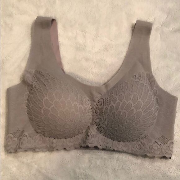 Silicone cup bra - Picture 1 of 4